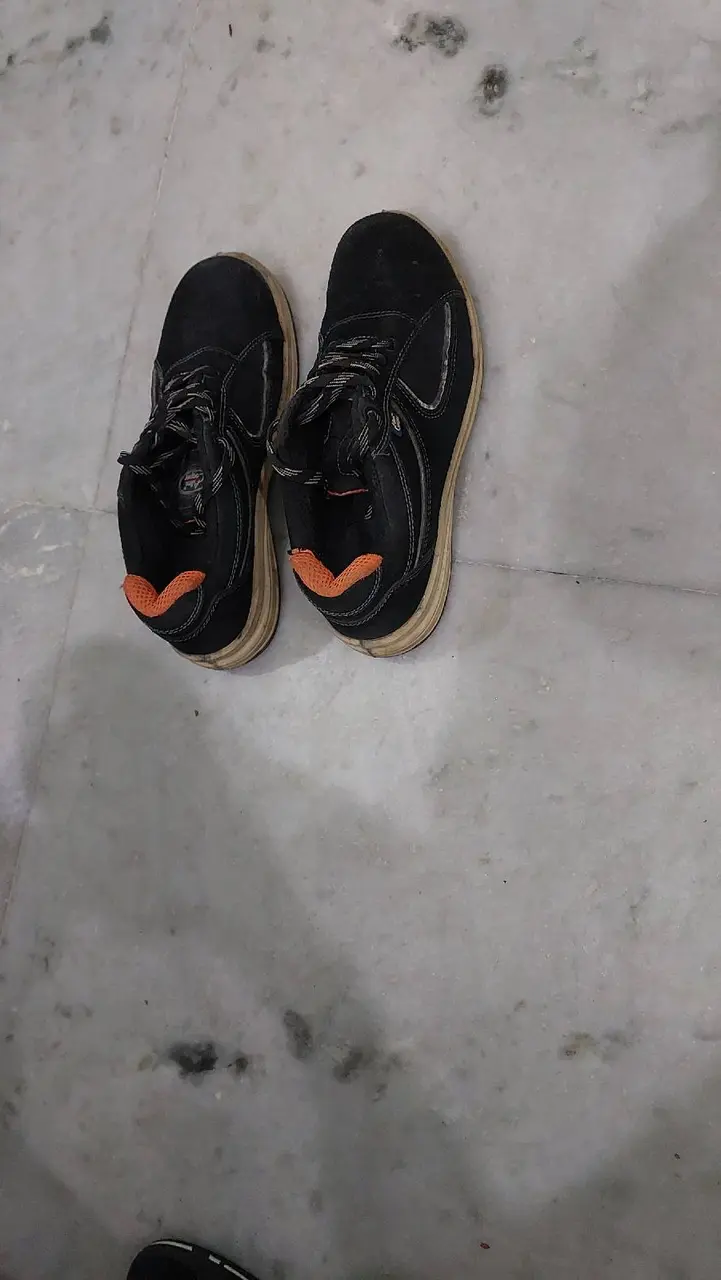 Safety shoes