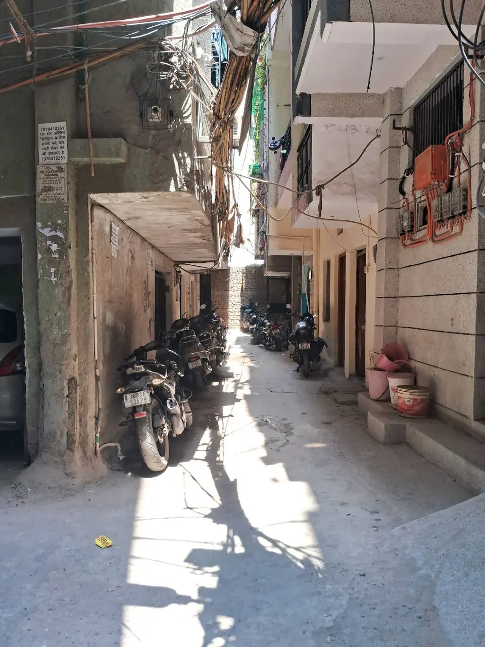2BHK 50 TO 55 SQRYRDS 3RD FLOOR GOVT METER