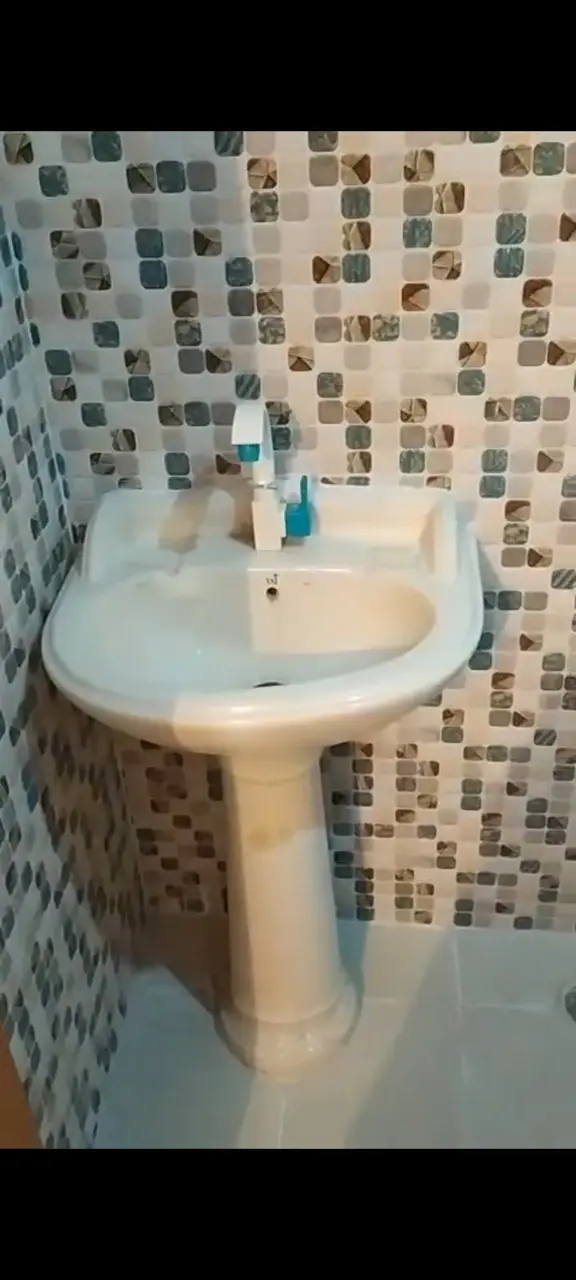 2BHK,FLOOR 5,GOVT METER