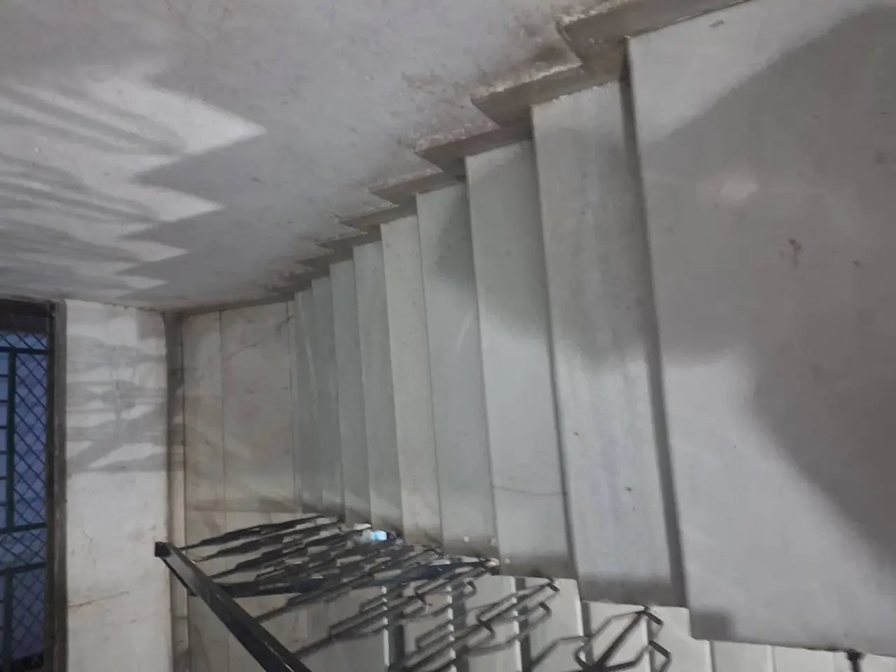 3BHK 110 SQRYRDS 3RD FLOOR WITH CAR PARKING