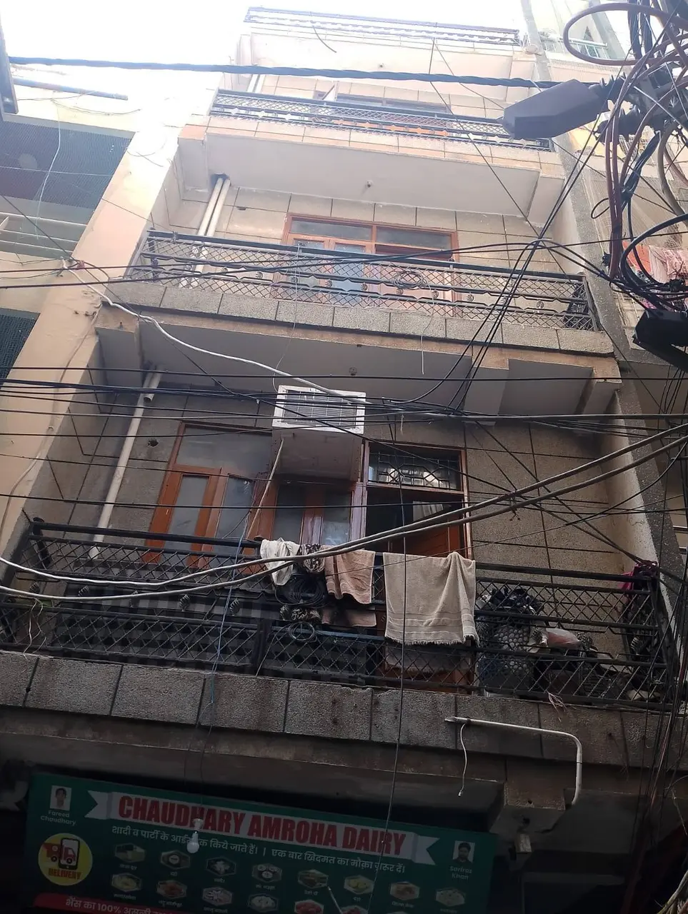 2BHK 55 SQRYRDS 3RD FLOOR BSES METER BIKE PARKING